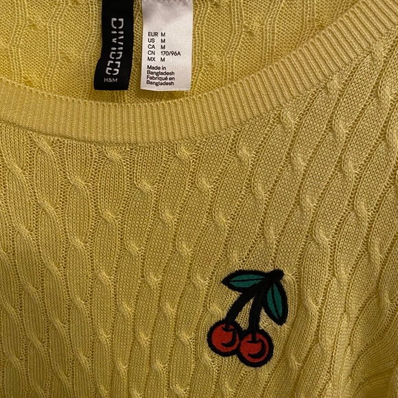 Yellow sweater - Picture 3 of 3